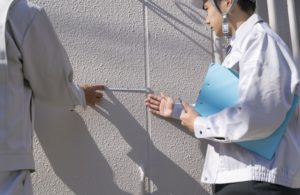 外壁の藻・カビが何度も繰り返す…根本原因と防カビ性能の高い塗料比較