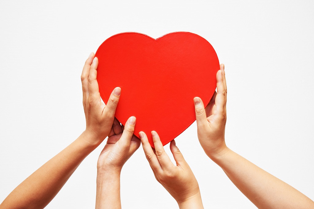 ハートを支える